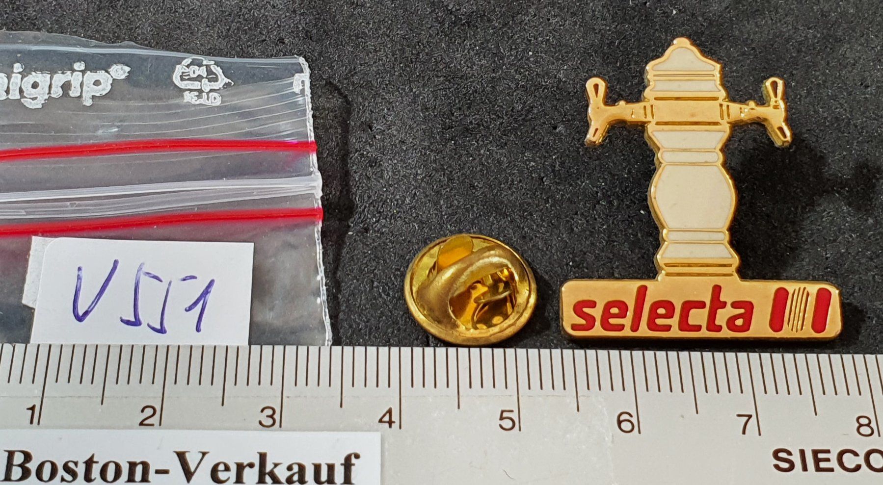 Make-up: V551 - Pin selecta Bier Zapfseule – Usato da Reinach BL venduto da Boston-Verkauf 1