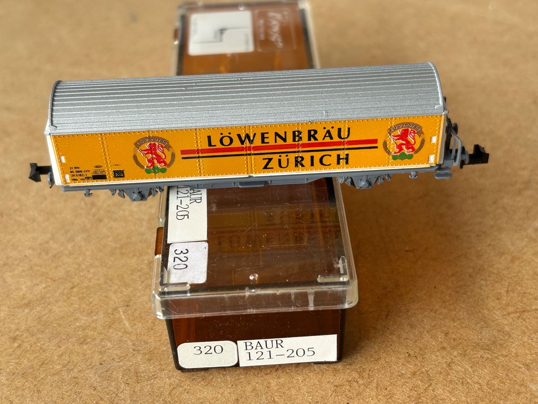 Roco Modelleisenbahnen: Roco / Baur Hbils Bier Löwenbräu ZH SBB – Neu (gemäss Beschreibung) aus Hauterive NE von eriamch
