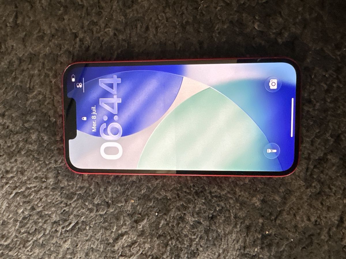 Apple Telefoni cellulari / Smartphones: iPhone 13 rouge 128 Go bon état général – Usato da Sion venduto da loi_9vyj