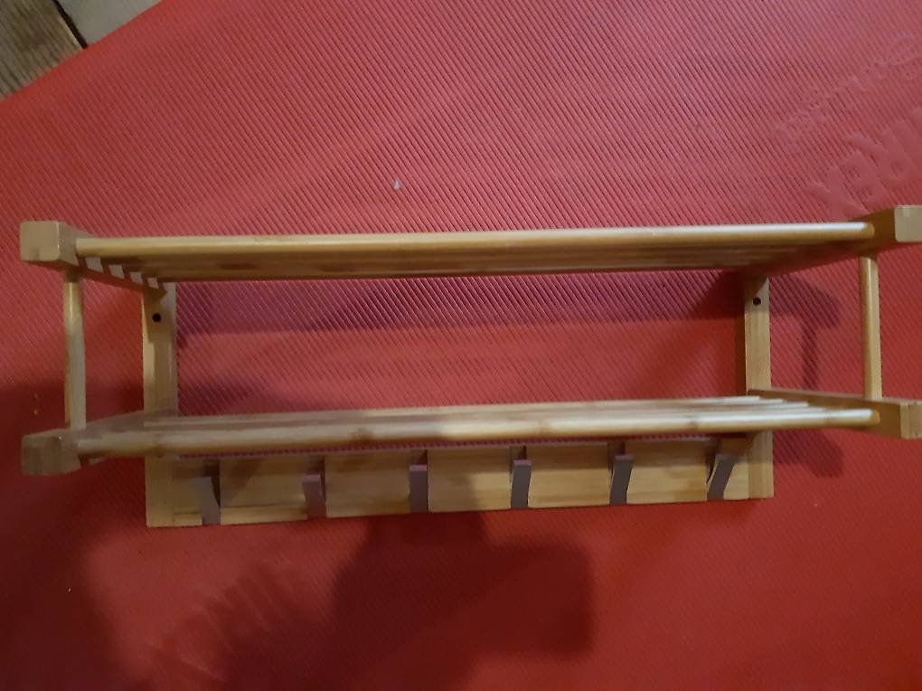 Guardaroba: Holz Garderode mit Hutablage – Usato da Studen SZ venduto da Handwerkstatt9698