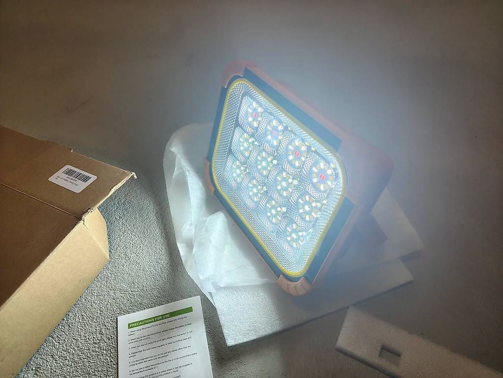 Lampade: LED Baustrahler mit Solarpanel – Nuovo e nell'imballaggio originale da St.Gallen venduto da becks0815 2