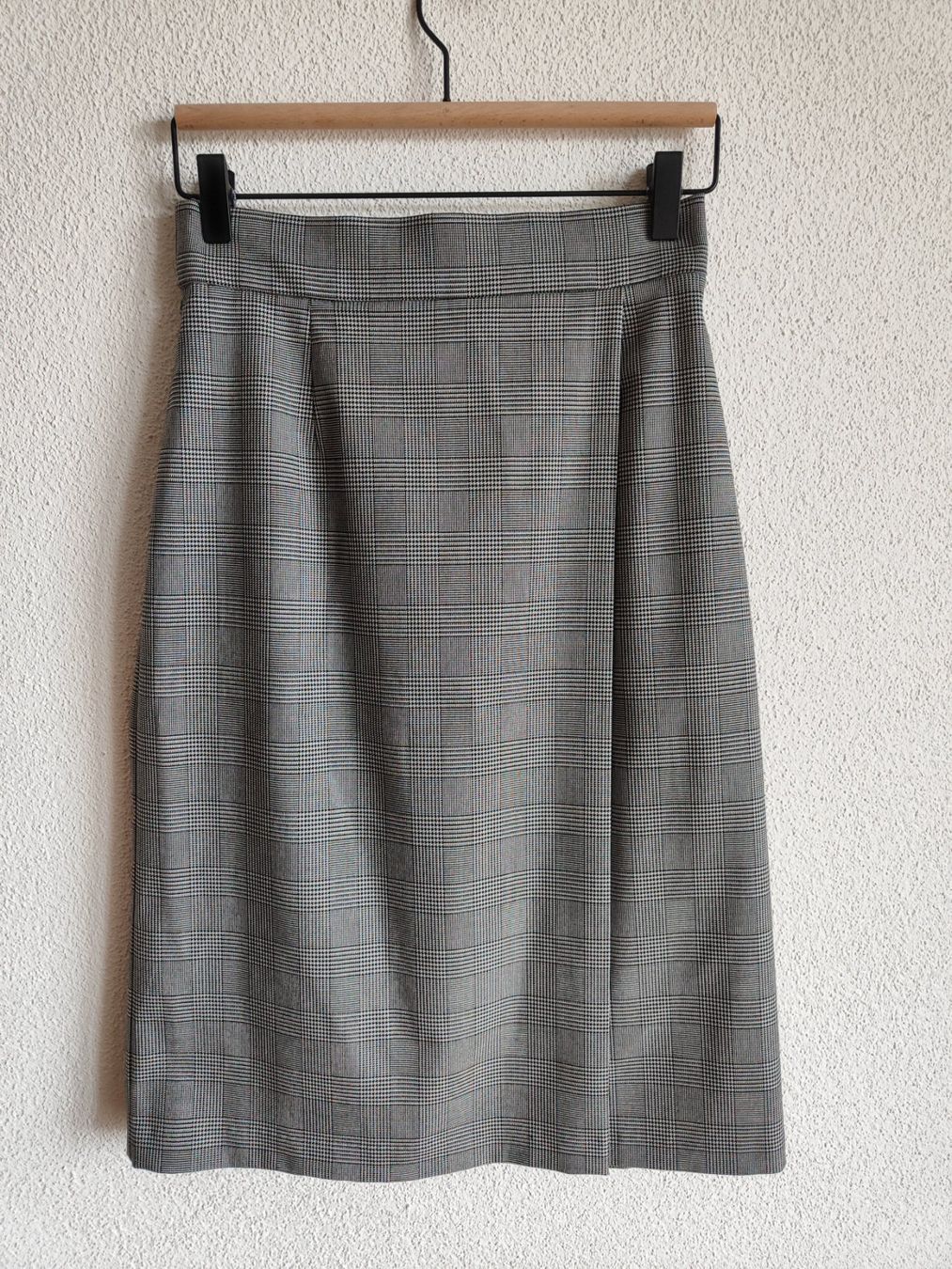 Uniqlo Gonne: Rock, Uniqlo, Grau /weiss, Gr. M – Nuovo (secondo la descrizione) da Ruetihof venduto da Sunny-Summer