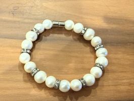 Elegantes Perlenarmband mit Strass - Zeitlos schöner Schmuck