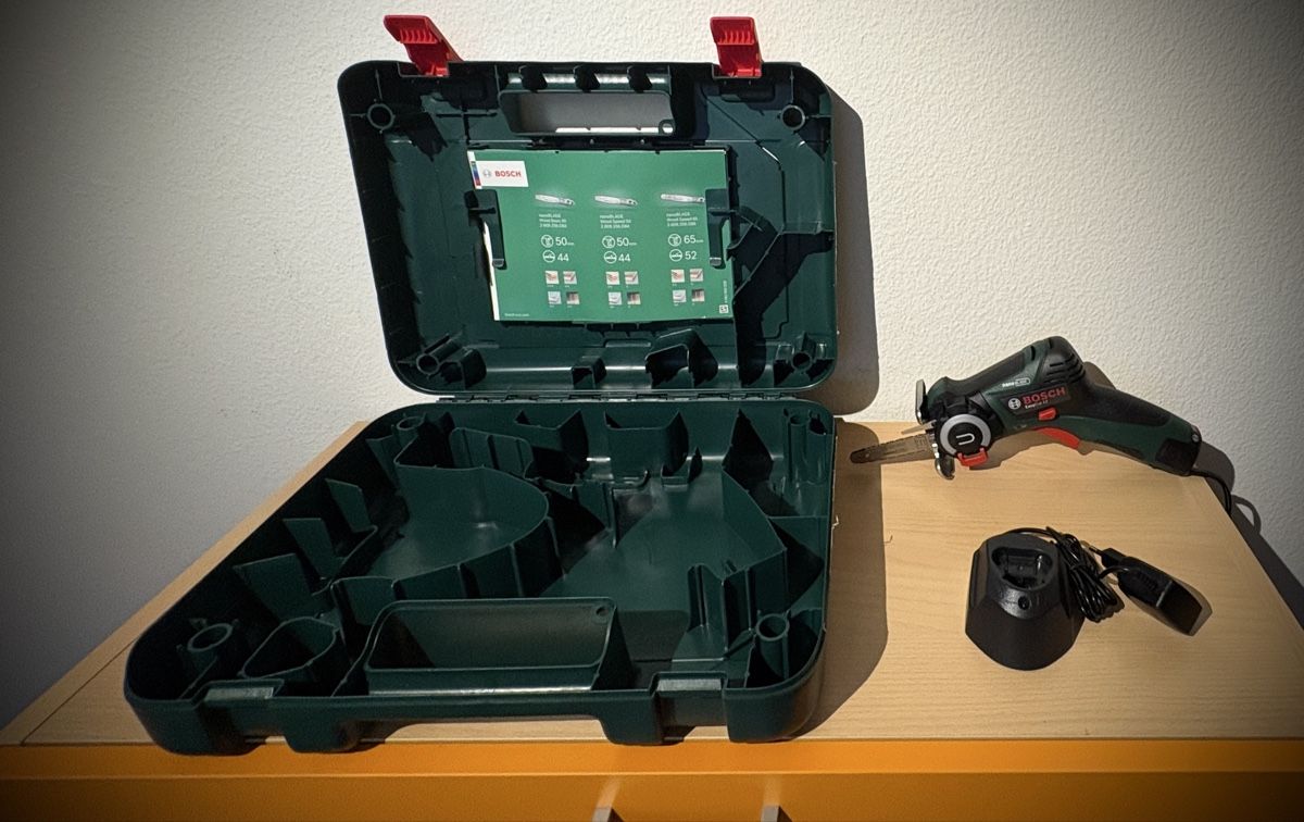 Bosch Alle Werkzeuge: Bosch EasyCut 12 avec chargeur et batterie – Neu (gemäss Beschreibung) aus Porrentruy von qwentoz 4
