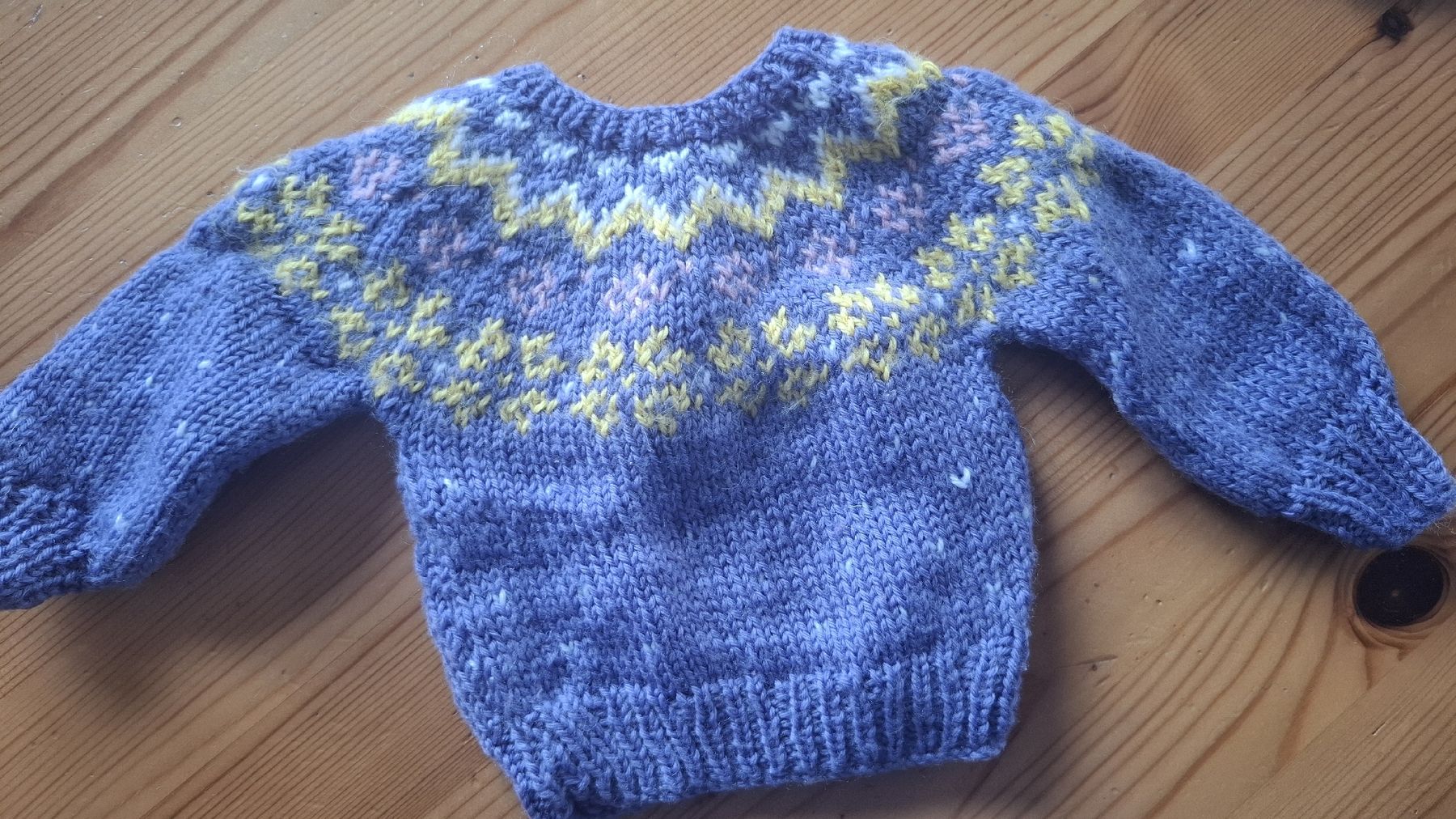 Bambole: Handgestrickte Puppenkleider – Usato da Balzers venduto da silviahuaraz 2