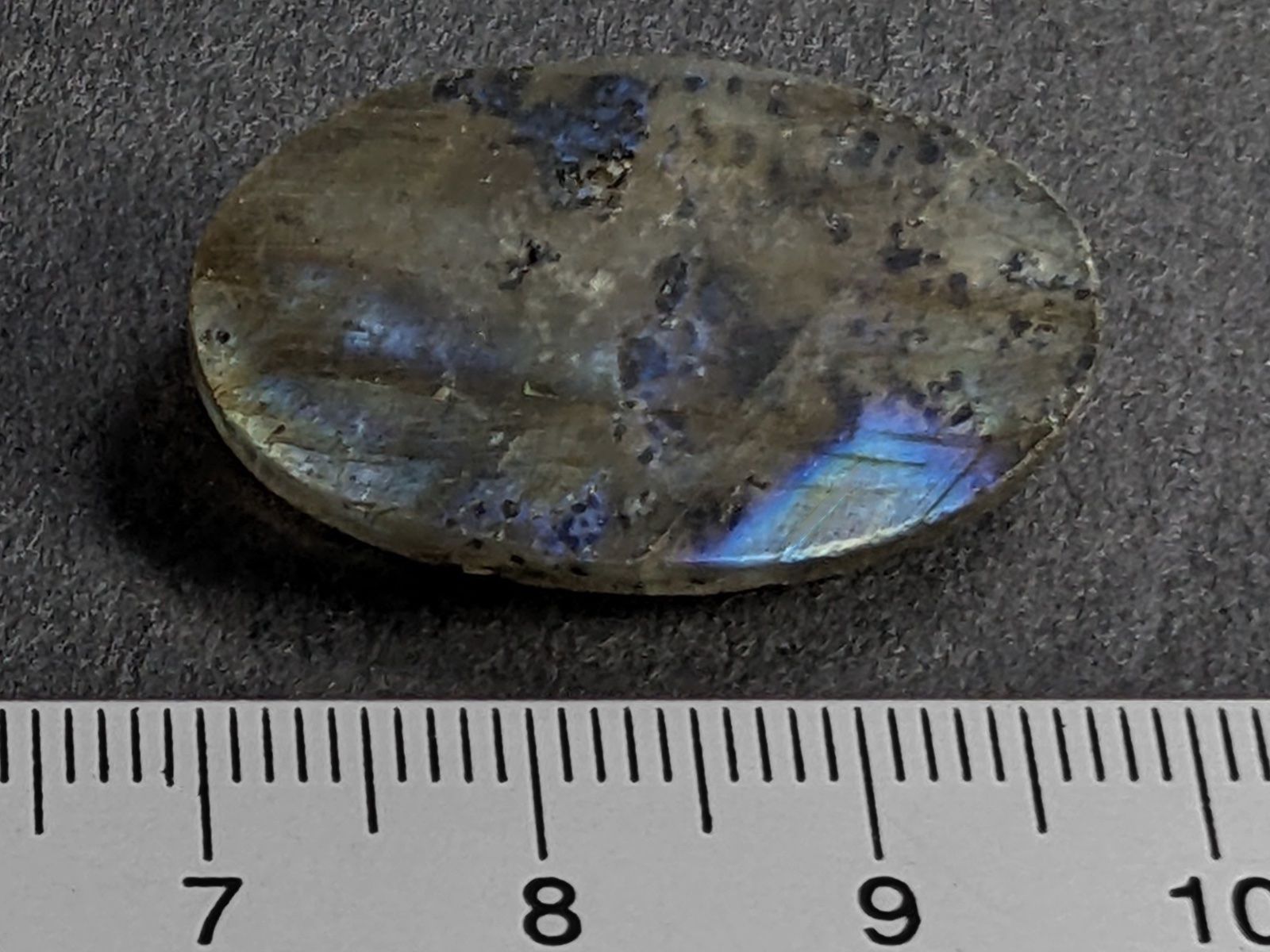 Minerali & Pietre curative: Labradorit Cabochon geschnitzt 28mm – Nuovo e nell'imballaggio originale da Meilen venduto da StoneGarden 1