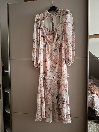 Neues, elegantes Maxikleid mit Blumenmuster, Grösse 34