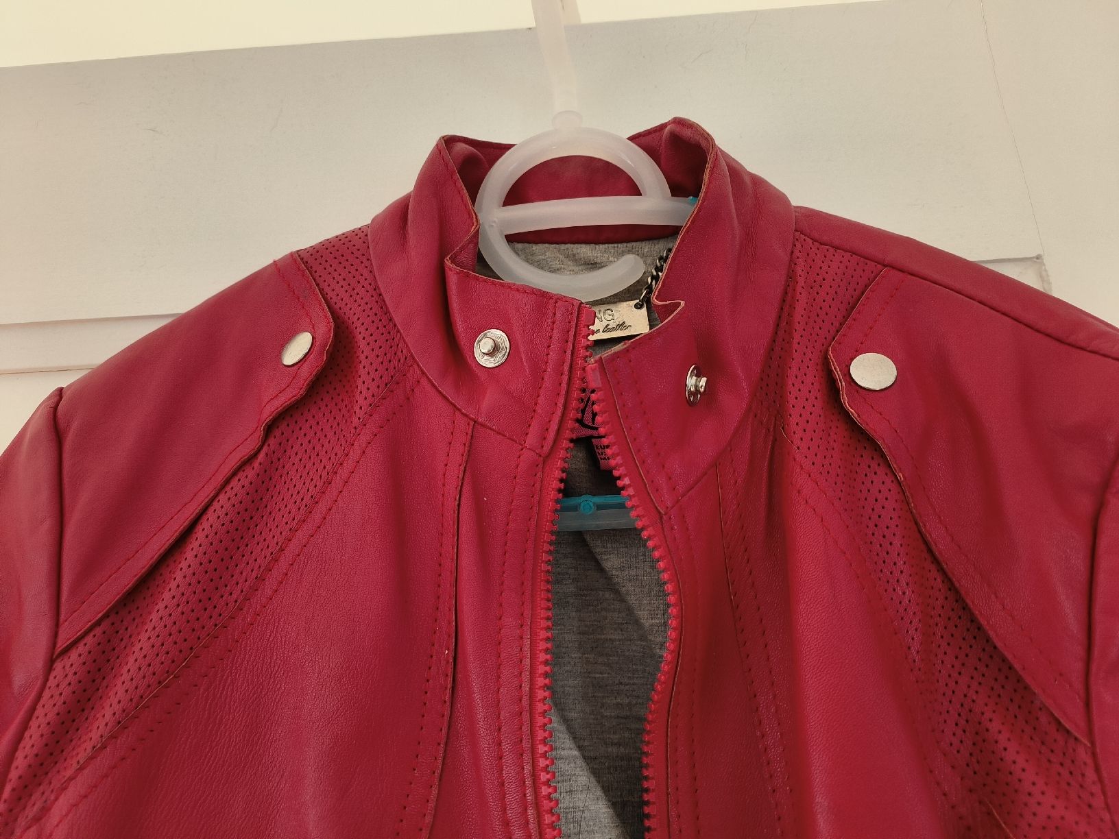 Mango Giacche: Rote Damen Lederjacke – Usato da Bern venduto da Keribosci 1