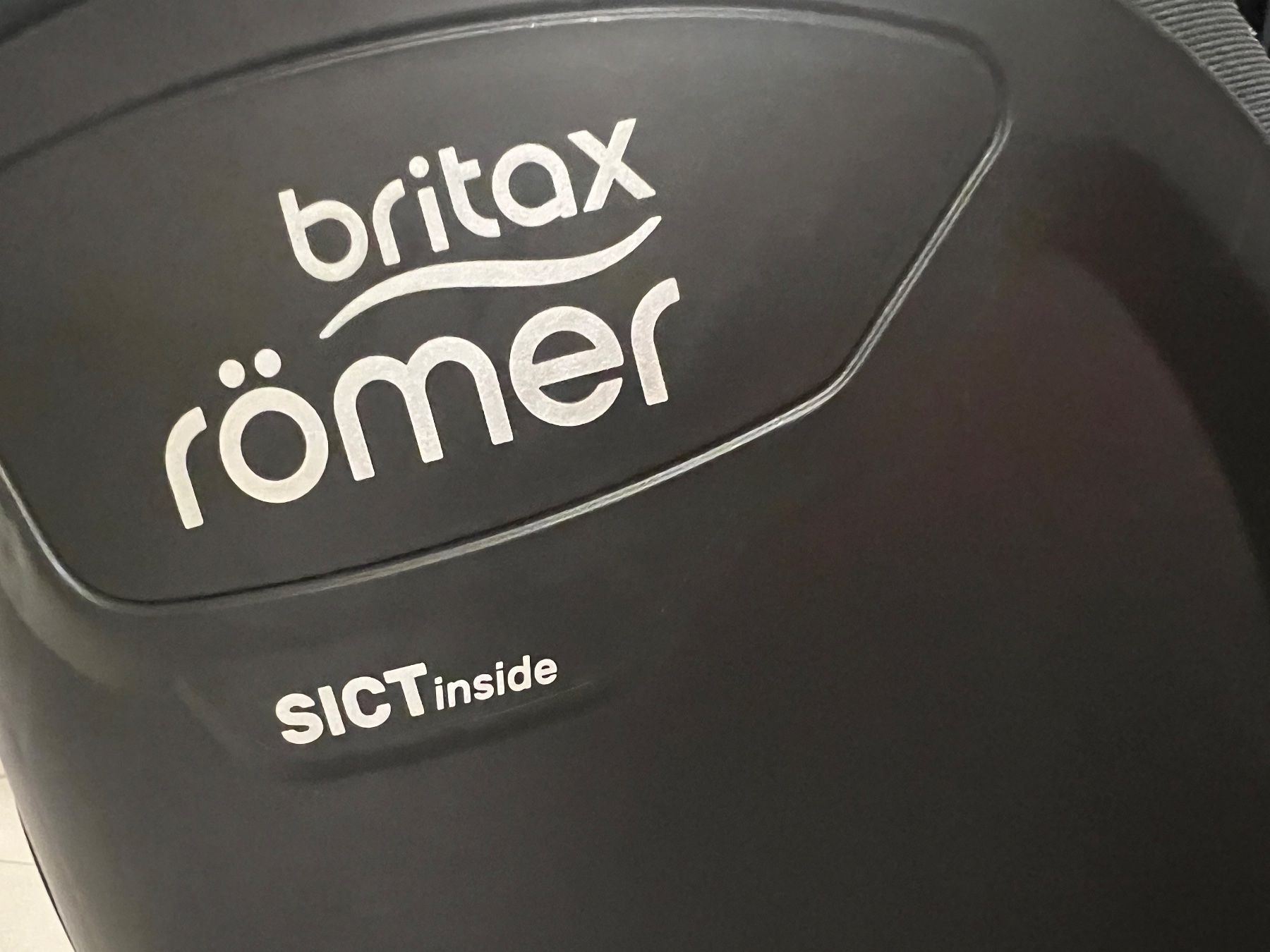 Britax Römer Auto-Kindersitze: Britax Römer Swingfix i-Size – Gebraucht aus Männedorf von sga_sl6n 2