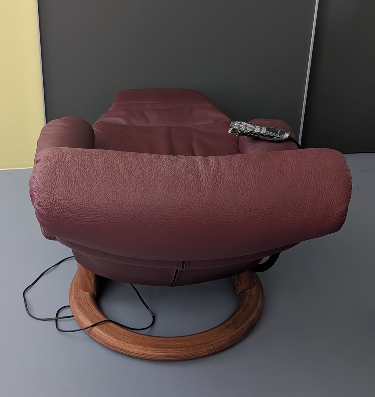 Sessel: Relax-Sessel, Leder Bordeaux, Rundfuss – Gebraucht aus Münsingen von Rehtre 8