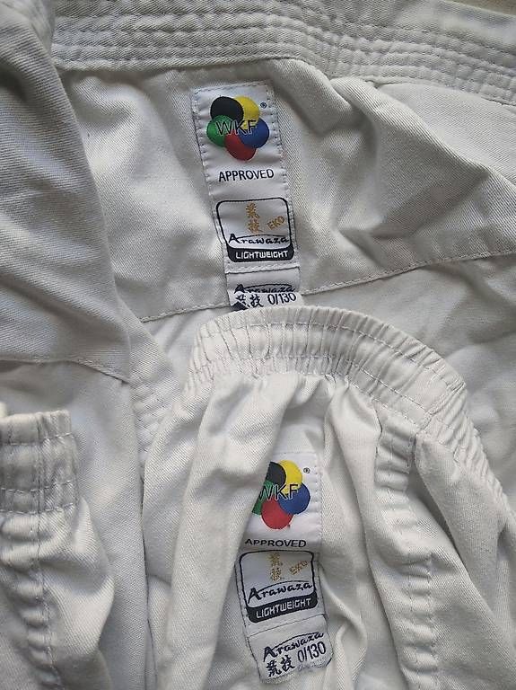 Lotti & Set di vestiti: Karate Kampfsport Kleider Anzüge Kinder – Usato da Buus venduto da rot01