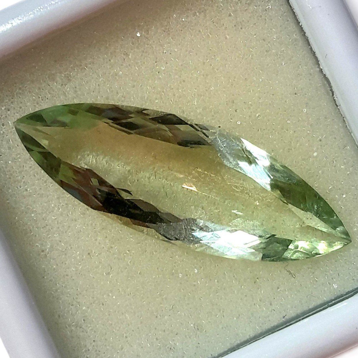 Edelsteine: Améthyste verte 8.77 ct - 26x10 mm – Neu (gemäss Beschreibung) aus Grimisuat von Valgem 1
