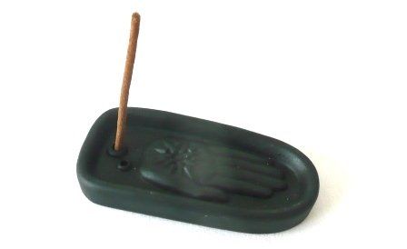 Candele: Räucherstäbchenhalter - Healing Hand schwarz – Nuovo e nell'imballaggio originale da Mauren venduto da Yeelen