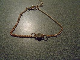 Armband goldfarbig, weisser Stein