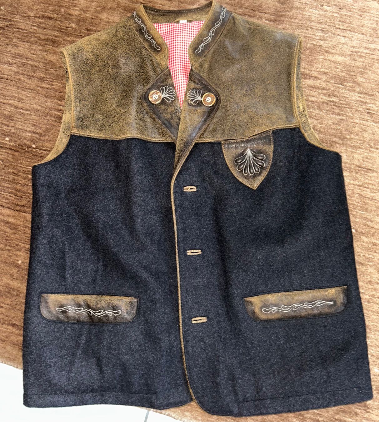 Gilet & Giacche: Trachtenweste Wolle Gr. 50 – Usato da Sevelen venduto da Glueckstreffer.62