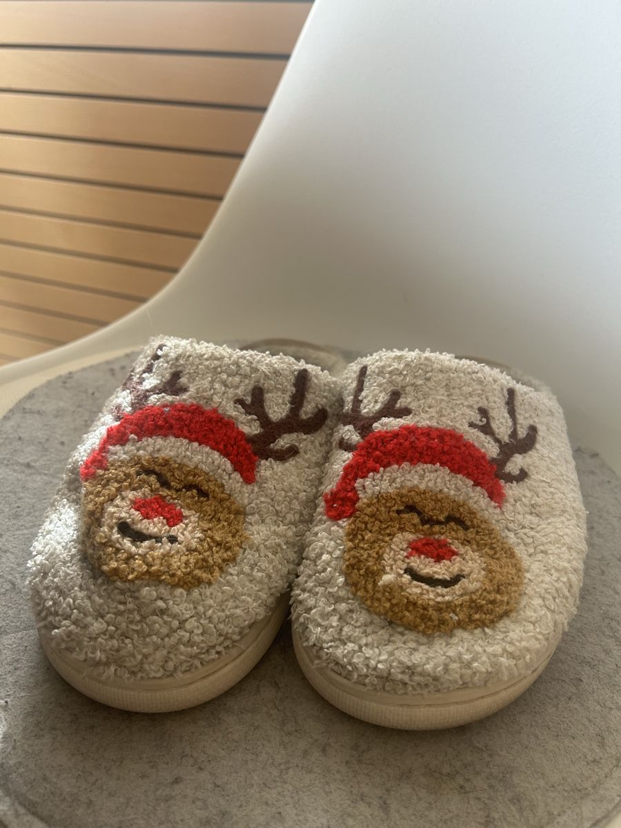 Scarpe da uomo: Cute Reindeer Slippers – Usato da Mauren venduto da mar8612 1