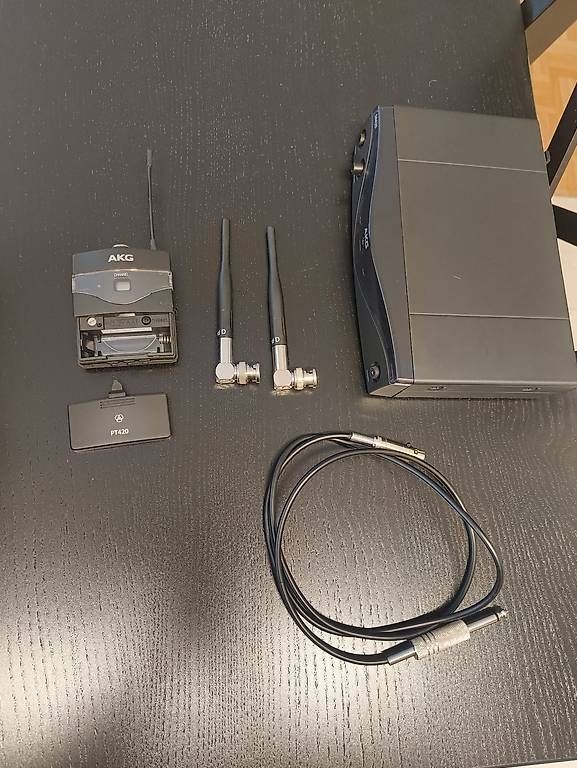 Akg Microfoni: AKG WMS420 Wireless Microphone System guter Zustand – Usato da Allschwil venduto da fab_7hfg 1