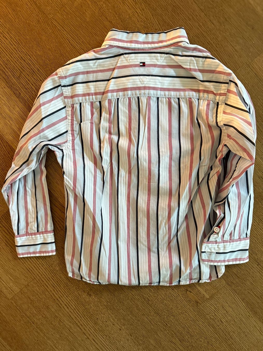 Lotti & Set di vestiti: Tommy Hillfiger Kleiderpaket mit Jacke – Usato da Winkel venduto da gatta 2