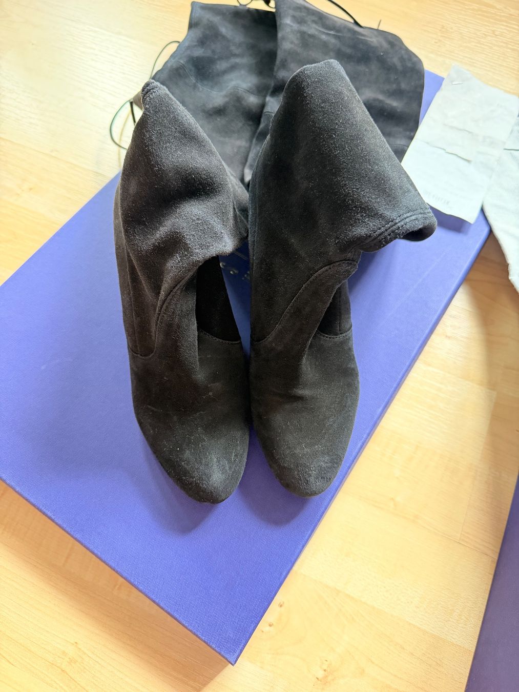 Stuart Weitzman Damenschuhe: Stuart Weitzman Overknee Boots Suede Schwarz Size 36 - NEW – Neu (gemäss Beschreibung) aus Zürich von Pronu 2