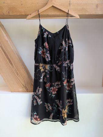 Sommerliches Vero Moda Kleid mit Blumenmuster, Gr. M