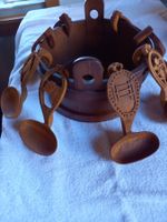 Baquet et cuillères en bois de la Gruyère