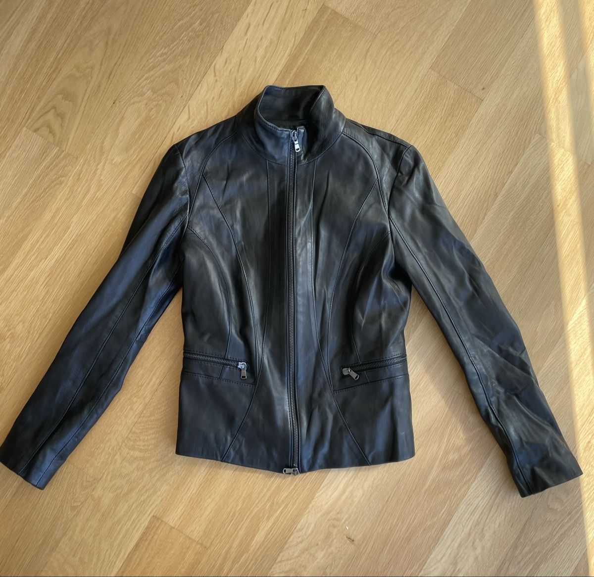 Vera Pelle Giacche: Vera Pelle Lederjacke Damen – Usato da Wädenswil venduto da Cloode_