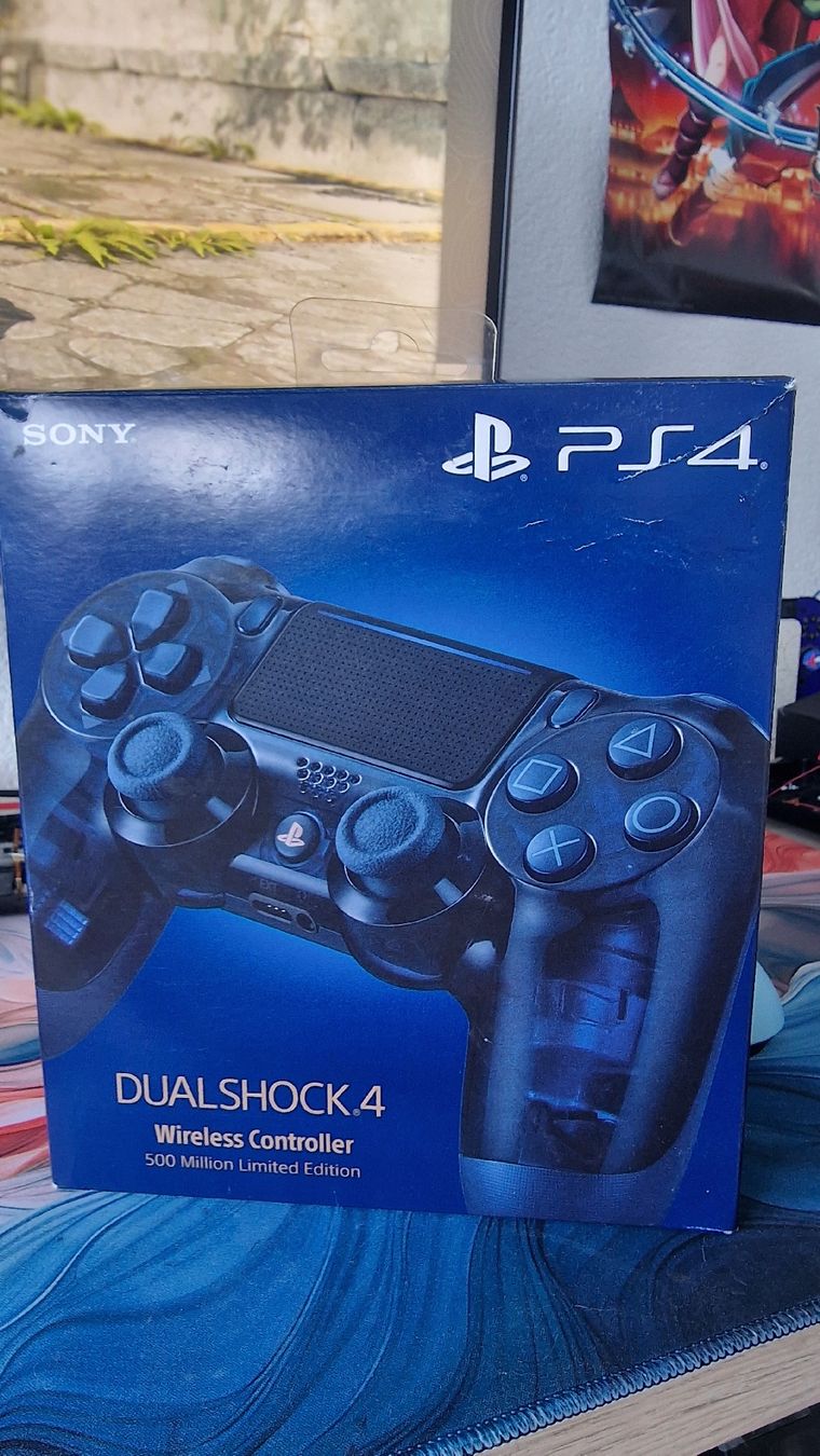 Sony Controller: Sony PS4 Dualshock 4 controller 500 million limited edition – Usato da Nyon venduto da PMargarido