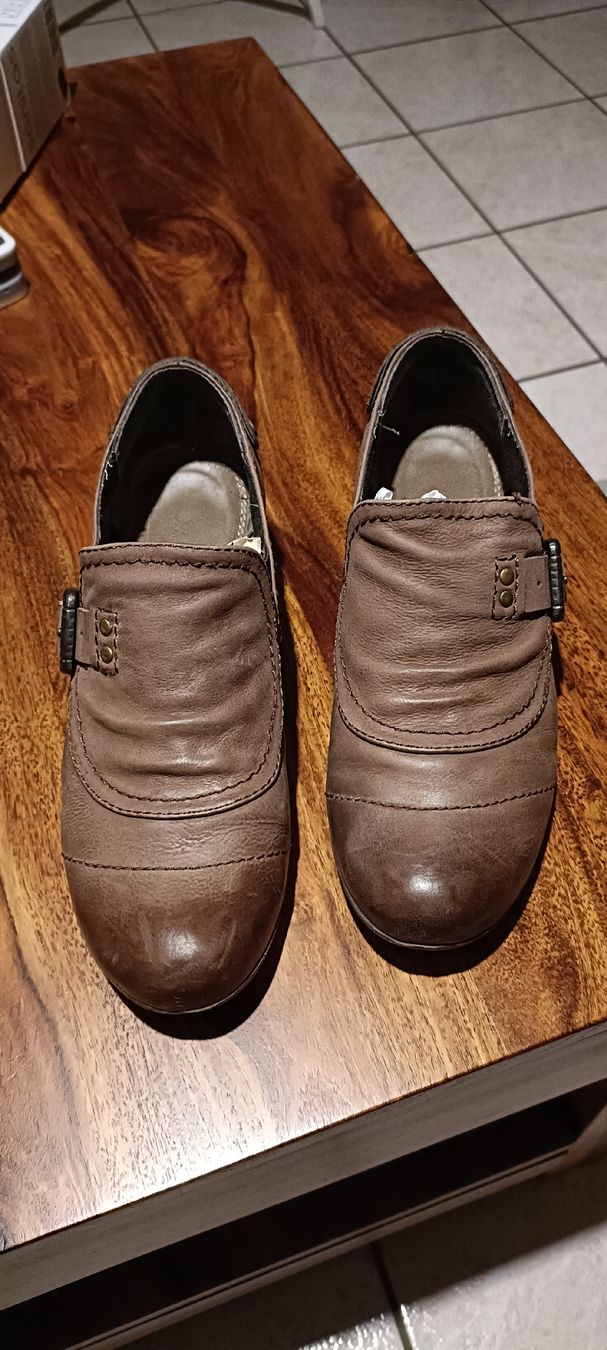 Scarpe da donna: BATA Leder Pumps Gr. 38 – Usato da Porza venduto da tbch 1