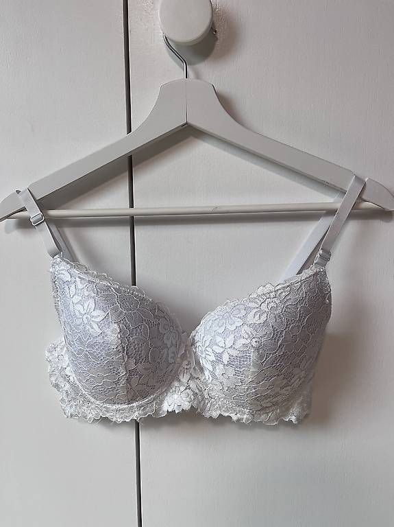 Altra biancheria intima: BH Weiss mit Spitze – Usato da Bleienbach venduto da Chi_Cari 1