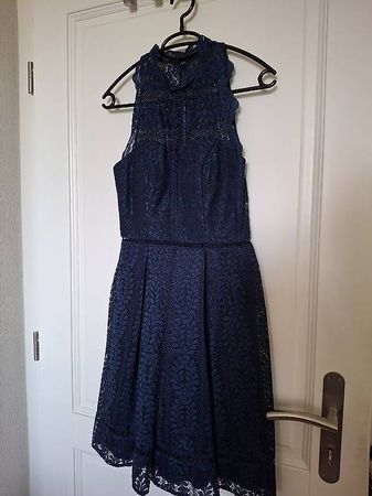 Robe en dentelle - T 34