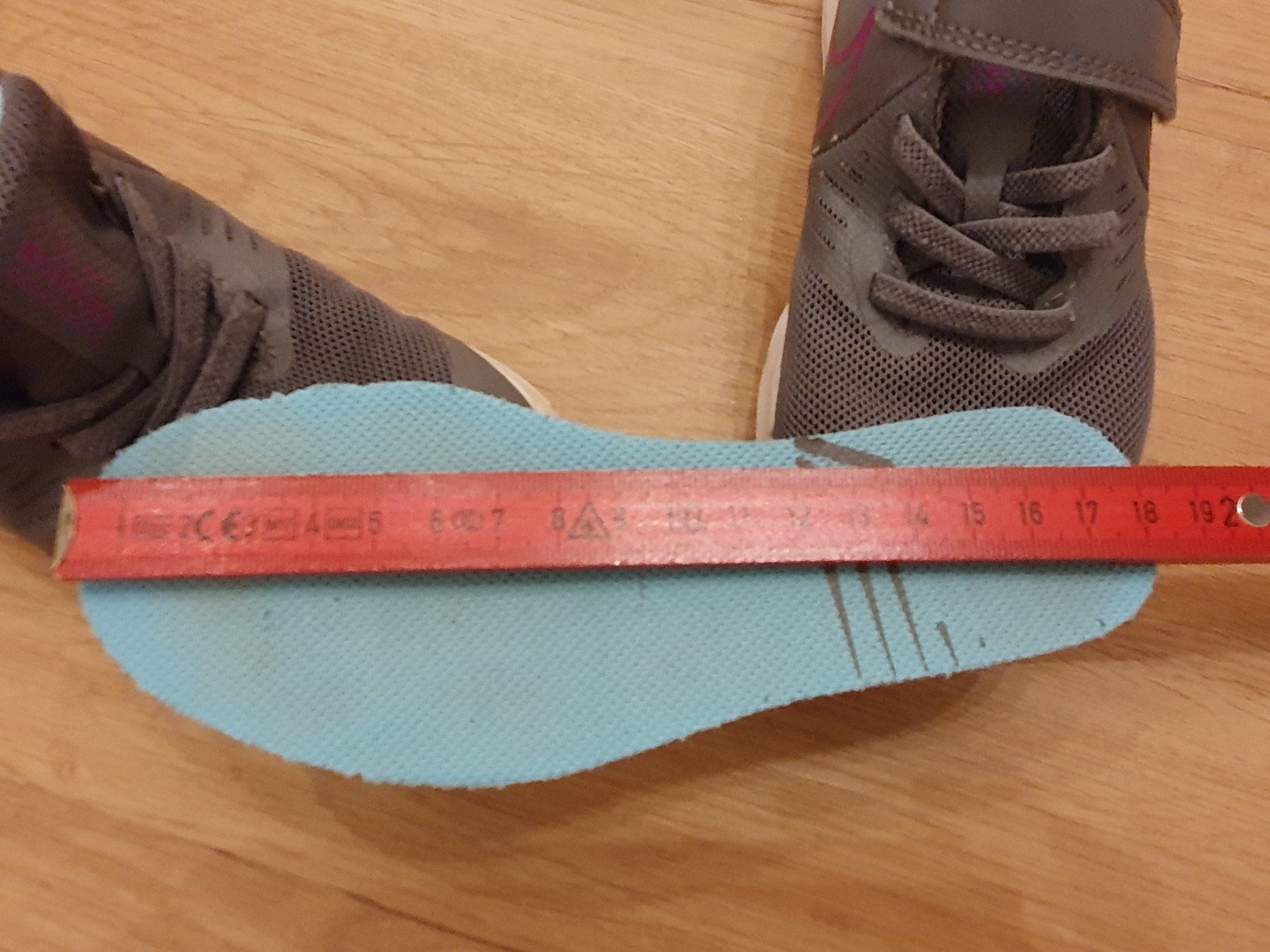 Nike Scarpe per ragazze: Nike Sneaker, Gr. 28 – Usato da Heinrichswil venduto da frankie19860 1