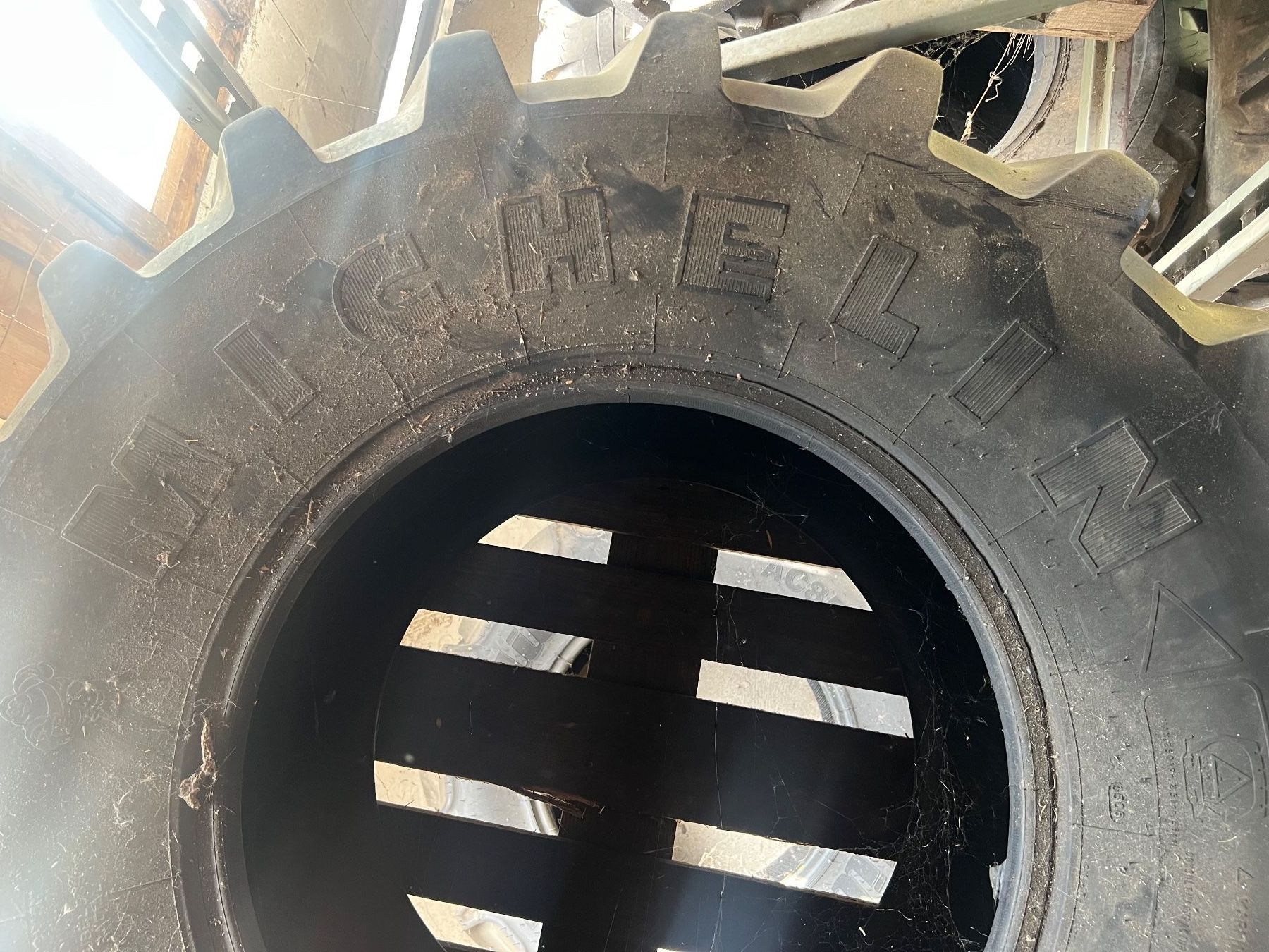 Michelin Pneumatici & Ruote complete: Reifen 540/65 R24 Michelin – Usato da Bleienbach venduto da sch_wh9d 1
