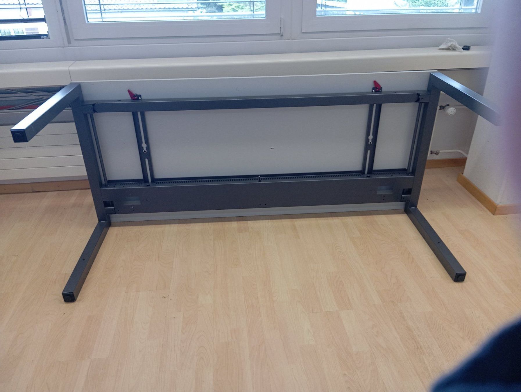 Scrivanie: Büro-Tisch – Usato da Brüttisellen venduto da VideoGang 1