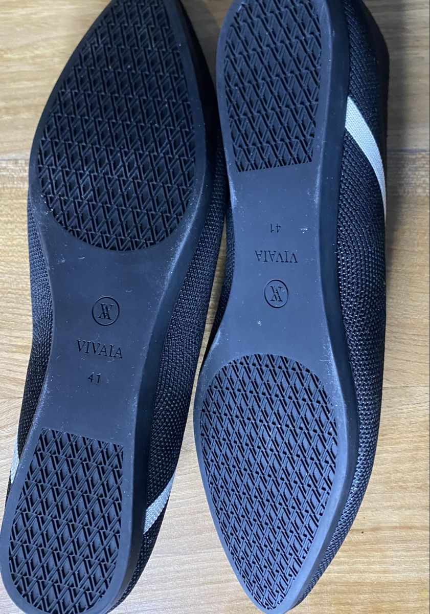 Vivaia Scarpe da donna: Vivaia Black Pointed-Toe Flats - Size 41 – Nuovo (secondo la descrizione) da Gurmels venduto da ste_8qb5 3