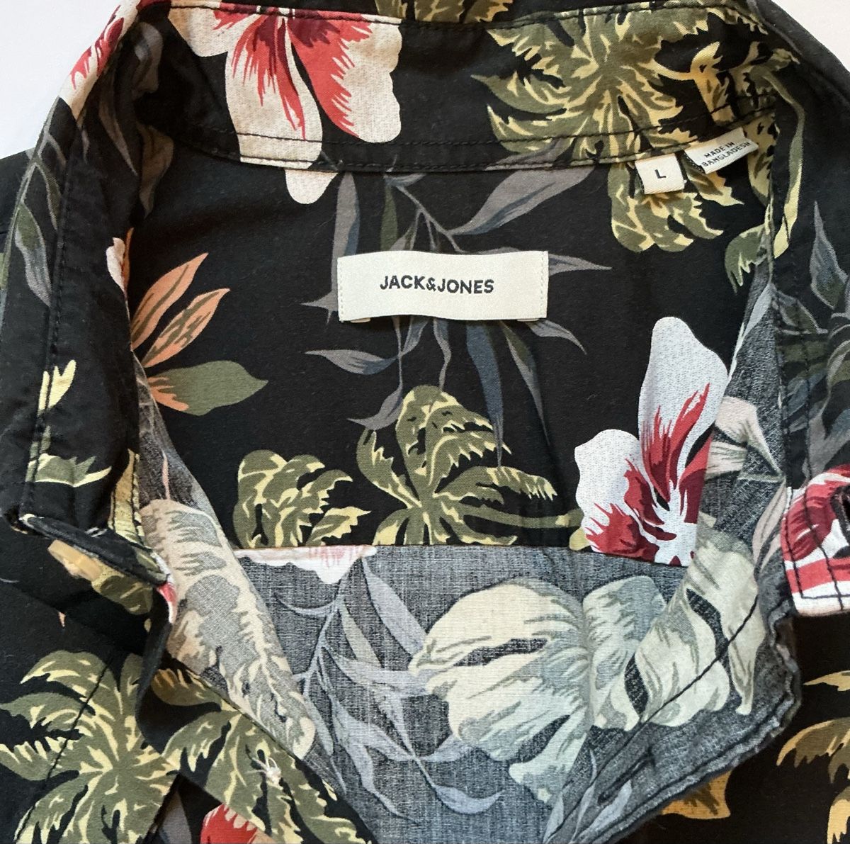 Camicie: Jack & Jones Hawaiihemd Blumen Grösse L – Usato da Beinwil am See venduto da Tobi-Wied 1