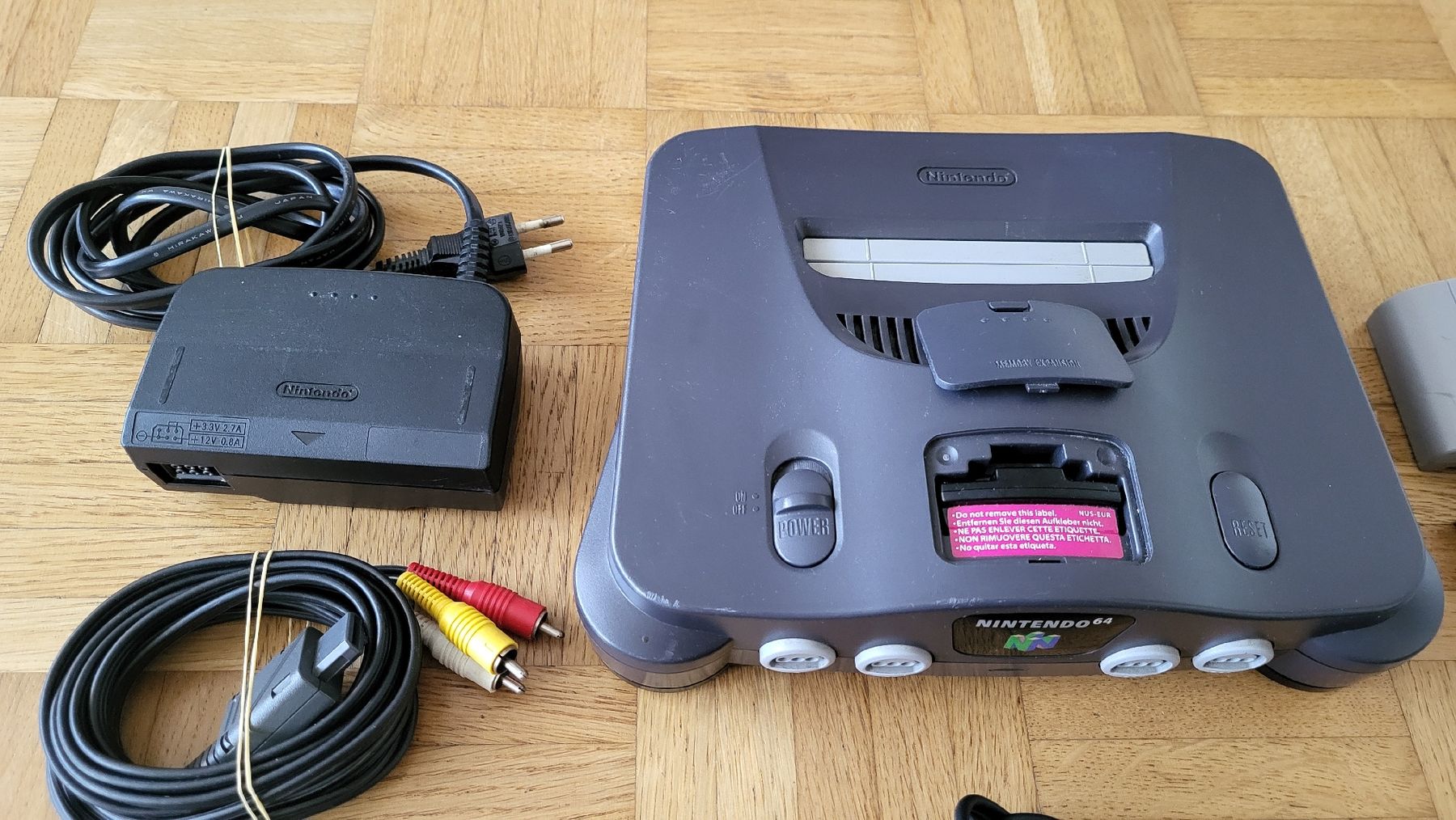 Nintendo Console: Nintendo N64 Konsole, 3x Controller, 4x Spiele – Nuovo (secondo la descrizione) da Biel/Bienne venduto da Retrohr 1