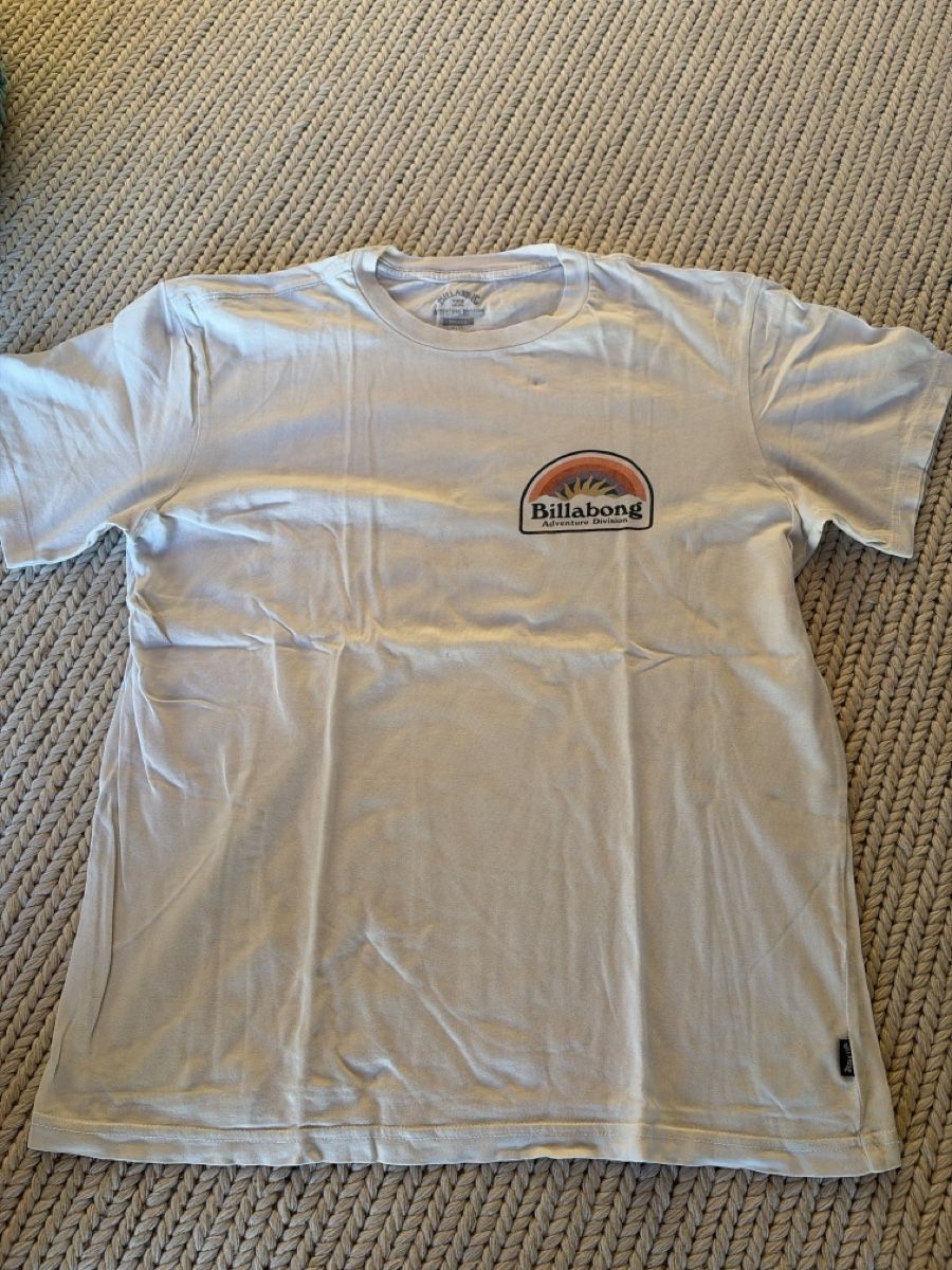 Billabong T-Shirts: Billabong T-Shirt – Gebraucht aus Bichwil von and_9wqf