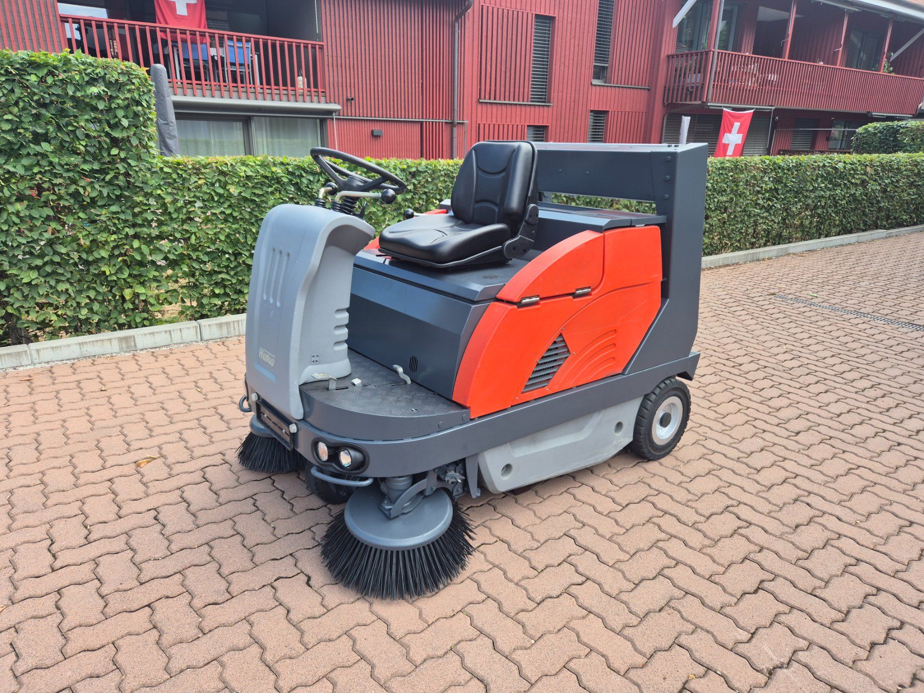 Hako Toutes les machines: Hako Sweepmaster P1200RH – D'occasion à Lengnau AG par snoopy072
