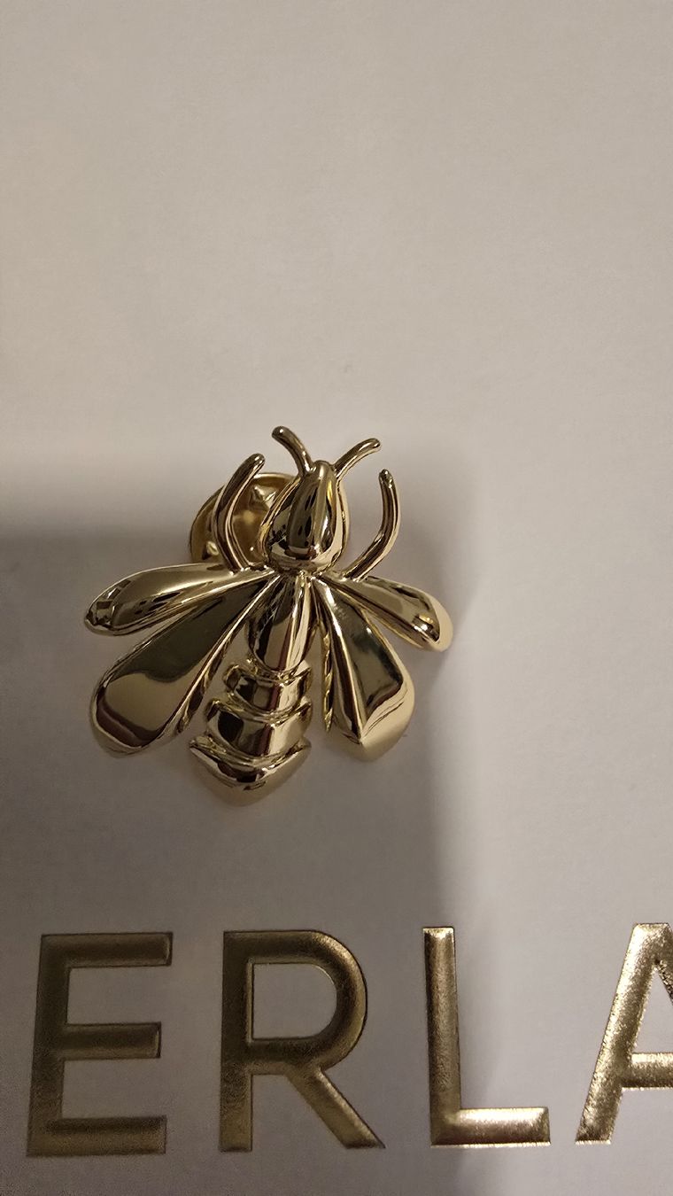 Spille & Fermagli: Guerlain Paris Biene Pin/Brosche, goldfarben, neu – Nuovo (secondo la descrizione) da wallisellen venduto da funkelsternchen5 1