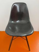 Original Eames fiberglas side chair - Dark Grey