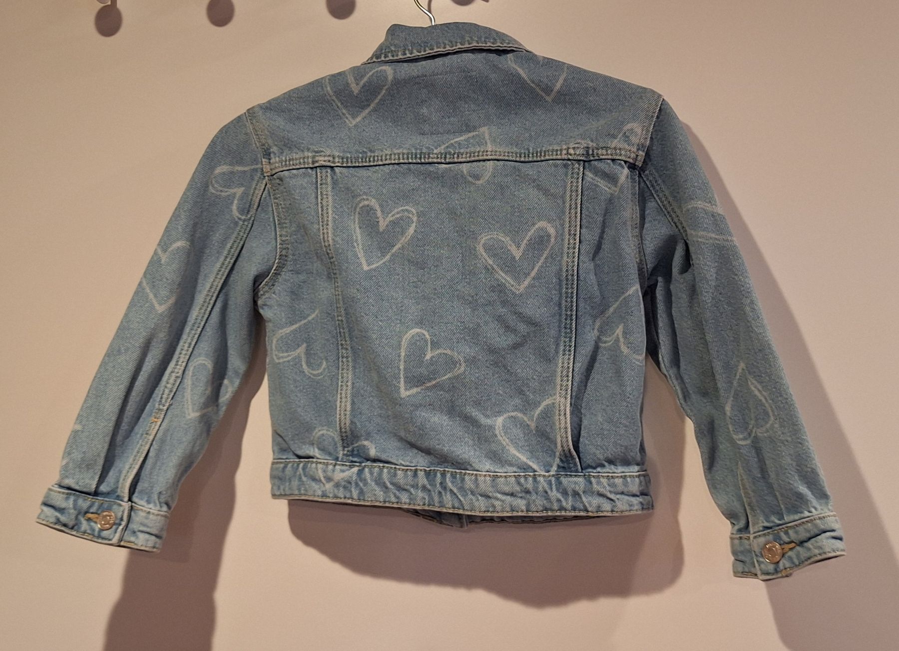 Giacche & Cappotti: Jeansjacke, Gr. 110 – Nuovo (secondo la descrizione) da Oberägeri venduto da Runningiceman 1