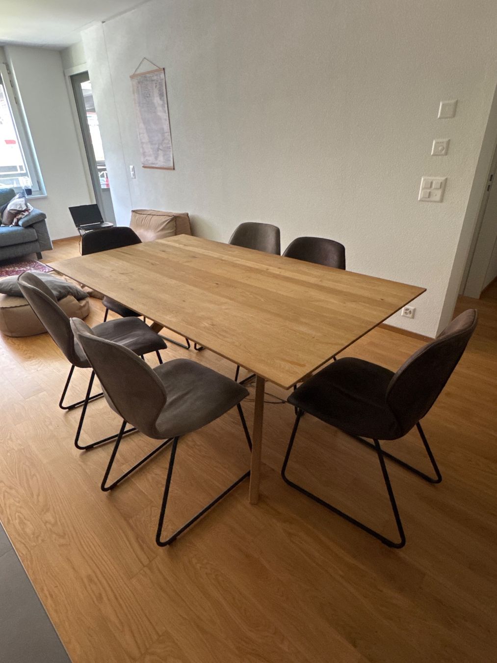 Set di tavolo e panche: Wood table with six chairs – Usato da Zürich venduto da ste_syx7