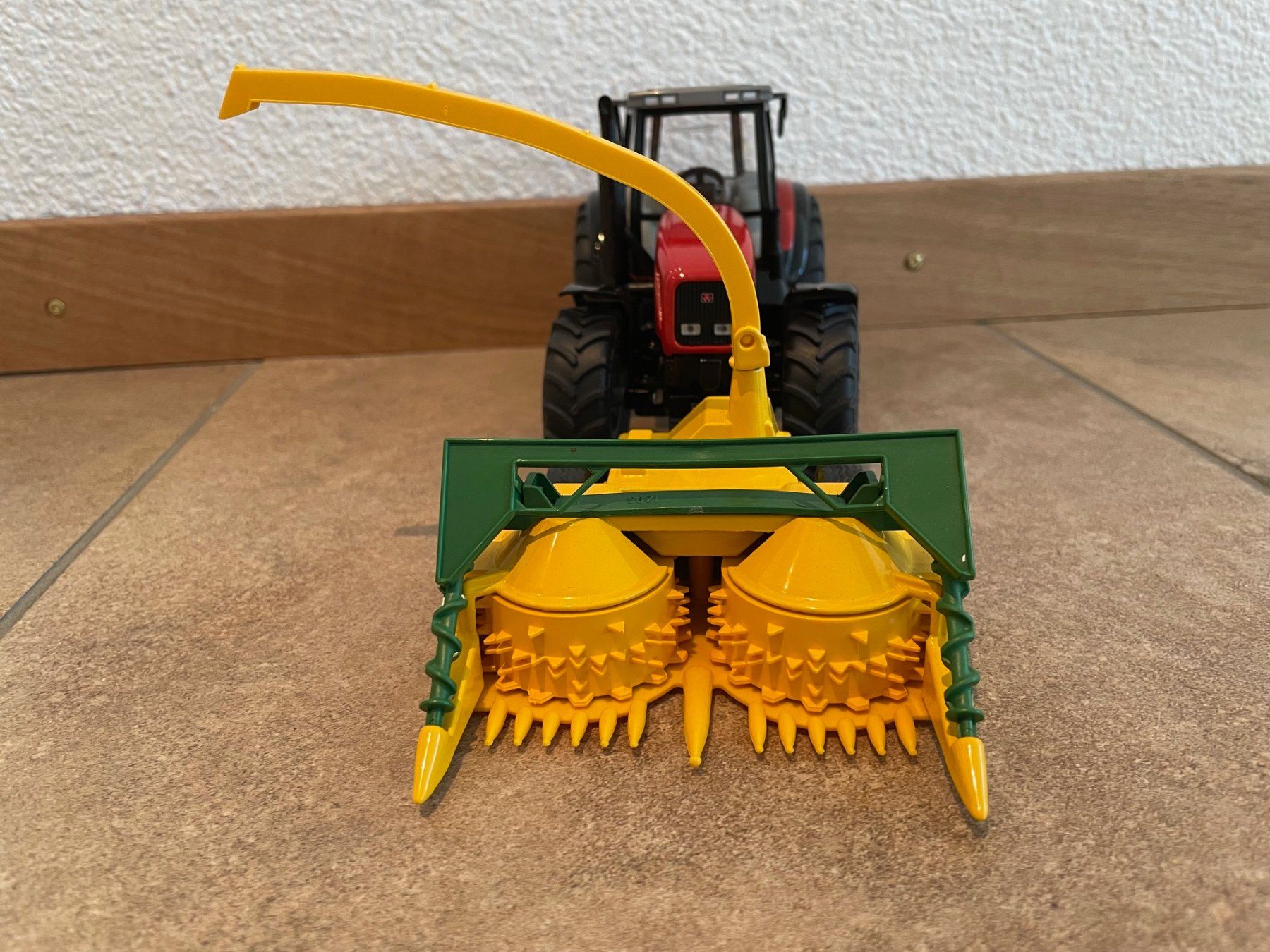 Massey Ferguson Trattori: SIKU Massey Ferguson mit Kemper – Nuovo e nell'imballaggio originale da Kreuzlingen venduto da Stefan1150 1