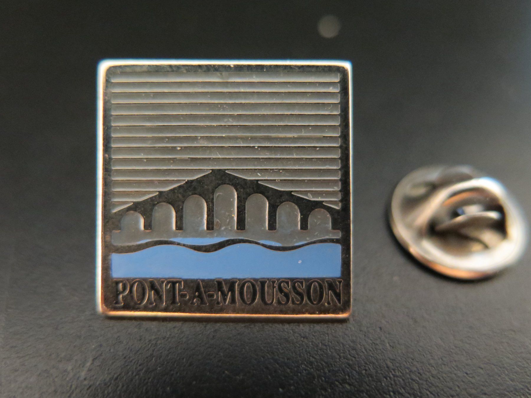 Spille & Fermagli: PIN PONT A MOUSSON - ERHALT SIEHE SCAN – Usato da Losone venduto da EM2019
