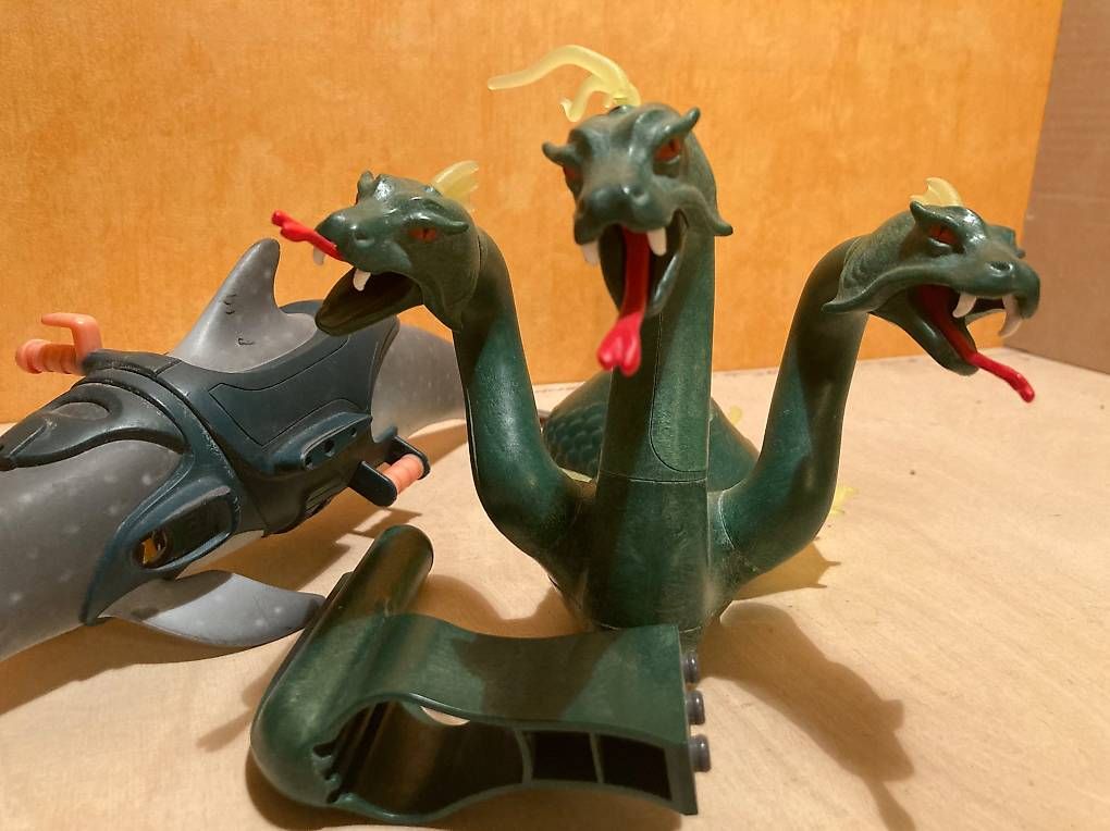 Spielzeuge: 5 véhicules et figurines d'action – Gebraucht aus Belmont-sur-Yverdon von Manu1112 4