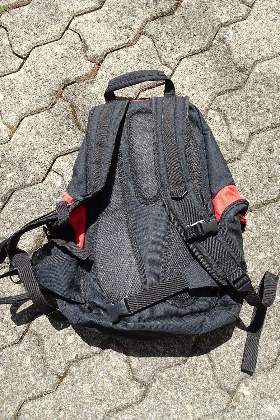 Zaini: Rivella Rucksack, Wanderrucksack,  Bauchgurt, viele Fächern – Nuovo (secondo la descrizione) da Strengelbach venduto da schmetterling20 1