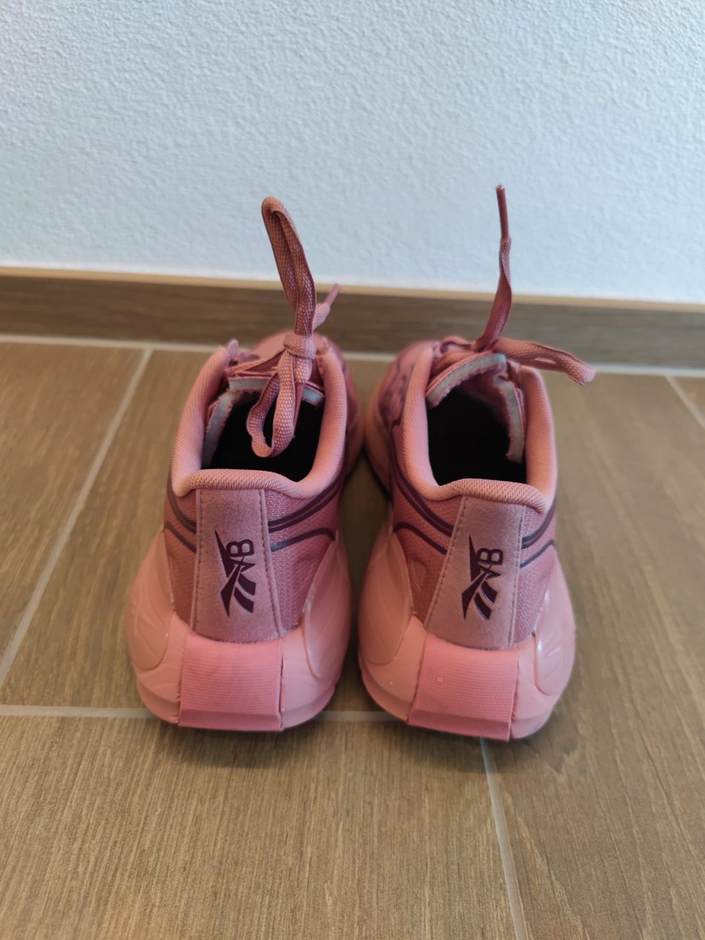 Scarpe da donna: VICTORIA BECKHAM X Reebok – Nuovo (secondo la descrizione) da Wetzikon ZH venduto da masterzopp 1