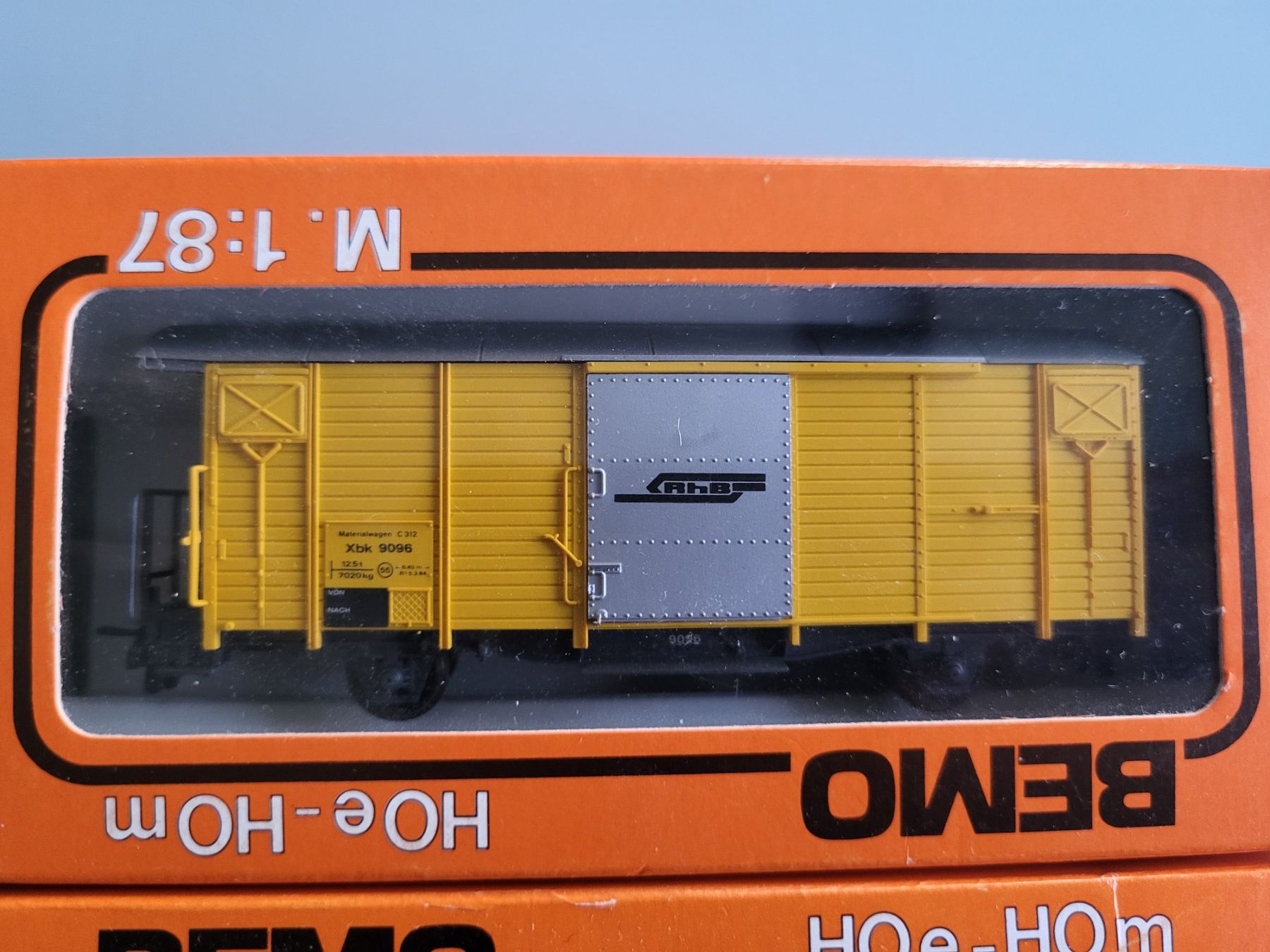 Bemo Modellini di ferrovie: H0m  Bemo  RhB  3 Stk. Güterwagen NEU ! – Nuovo e nell'imballaggio originale da Oberburg venduto da sensetal 1