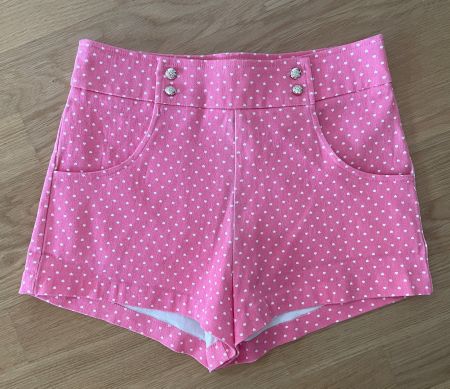Pink Shorts mit Herzmuster – Perfekt für den Sommer!