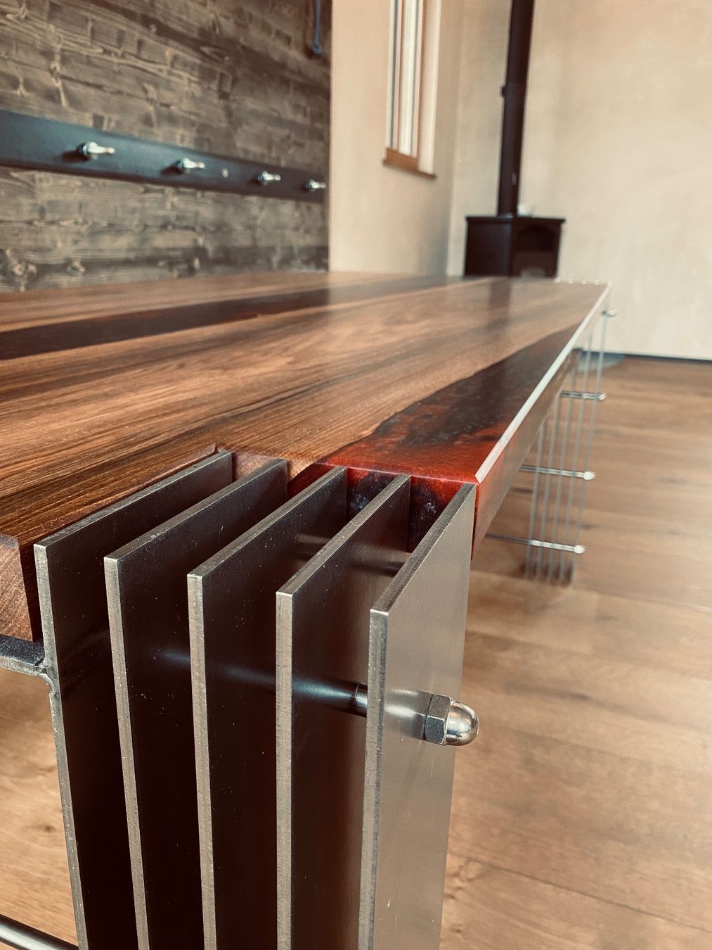 Tavoli: Nussbaum wood and epoxy dining table - beautiful & unique – Nuovo (secondo la descrizione) da Unterseen venduto da Drewski 3